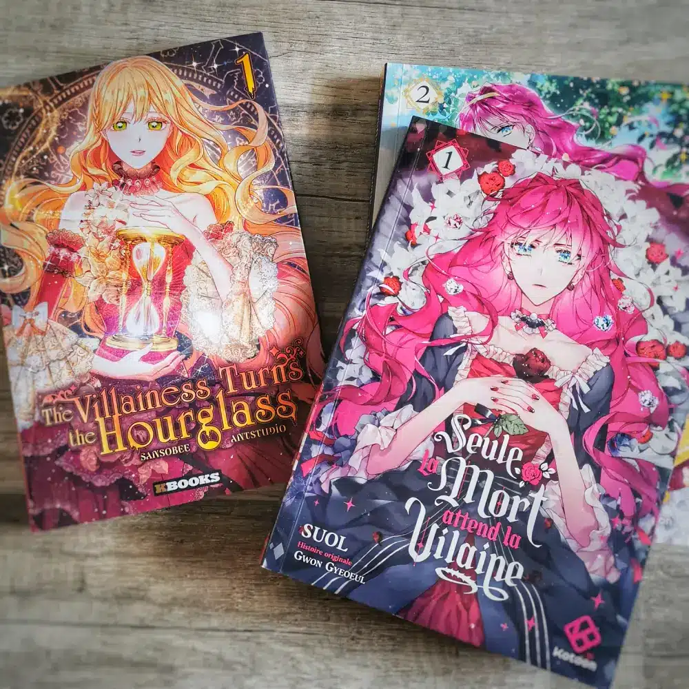 Couvertures de manhwa villainess Seule la mort attend la vilaine tome 1 et The Villainess Turns the Hourglass tome 1, ma sélection coup de cœur. Aria et Pénélope Eckhart.